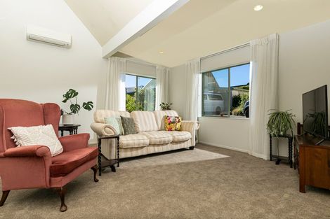 Photo of property in 9/34 Waipuia Place, Greenhithe, Auckland, 0632