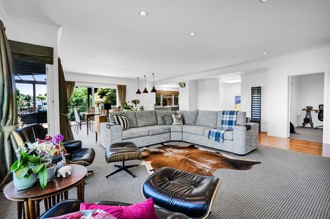 Photo of property in 117 Poplar Grove, Whalers Gate, New Plymouth, 4310