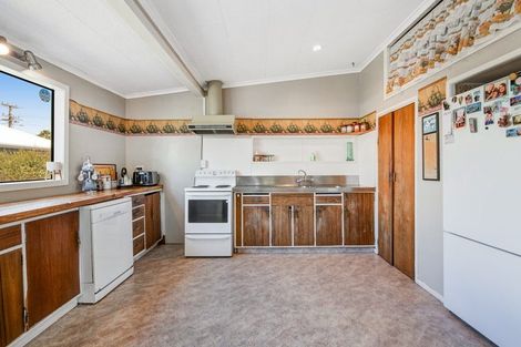 Photo of property in 17 Parakai Avenue, Parakai, 0830