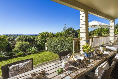 Photo of property in 121 Wade River Road, Stanmore Bay, Whangaparaoa, 0932