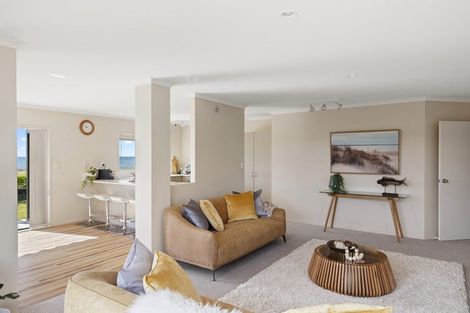 Photo of property in 915 East Coast Road, Kaiaua, Pokeno, 2473