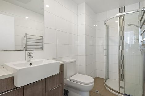 Photo of property in Apollo Apartments, 201/46 Rosedale Road, Rosedale, Auckland, 0632