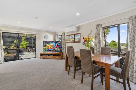 Photo of property in 9 Cloghan Close, Massey, Auckland, 0614