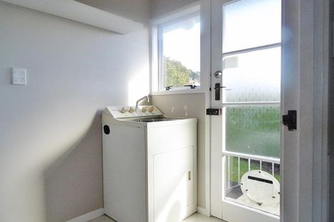 Photo of property in 2 Barbados Drive, Unsworth Heights, Auckland, 0632