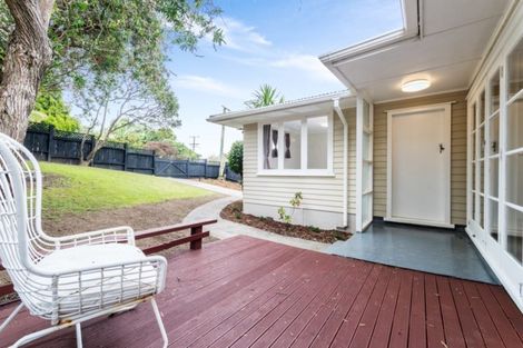 Photo of property in 75 Selwyn Crescent, Forrest Hill, Auckland, 0620