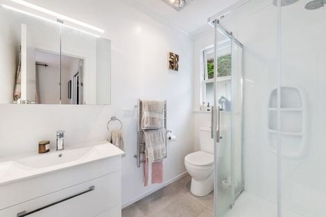 Photo of property in 21 Chartwell Avenue, Glenfield, Auckland, 0629