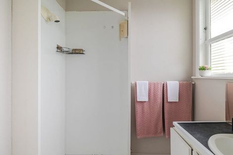 Photo of property in 10 Stoke Place, Awapuni, Palmerston North, 4412