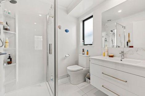 Photo of property in 4 Te Taniwha Road, One Tree Point, 0118