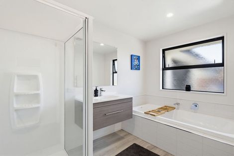 Photo of property in 10 Shillingford Boulevard, Rolleston, 7615