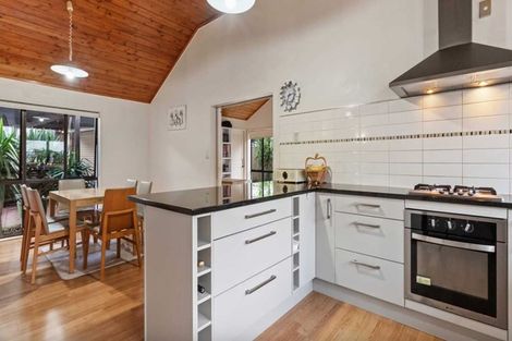 Photo of property in 29 Kennedy Avenue, Forrest Hill, Auckland, 0620