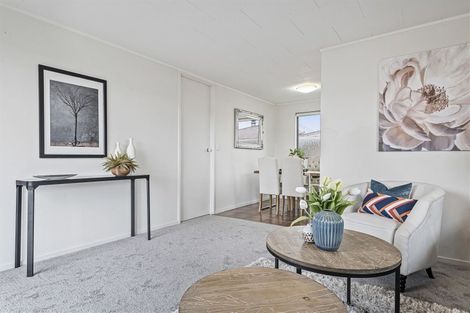 Photo of property in 1 Stephen Avenue, Henderson, Auckland, 0610