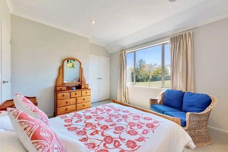 Photo of property in 63 Loch Views Road, Acacia Bay, Taupo, 3385