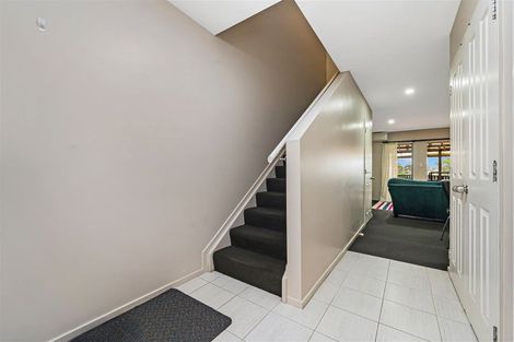 Photo of property in 28/3 Hulme Place, Henderson, Auckland, 0612