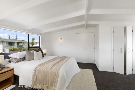 Photo of property in 2/58 Hepburn Road, Glendene, Auckland, 0602