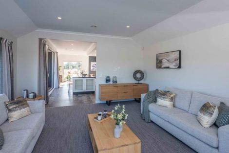 Photo of property in 2 Albizia Grove, Waikanae, 5036