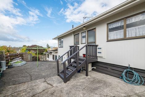 Photo of property in 3 Foyle Place, Glendene, Auckland, 0602