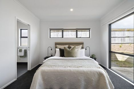 Photo of property in 11 Coutts Way, Fitzherbert, Palmerston North, 4410