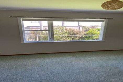 Photo of property in 90 Gloria Avenue, Te Atatu Peninsula, Auckland, 0610