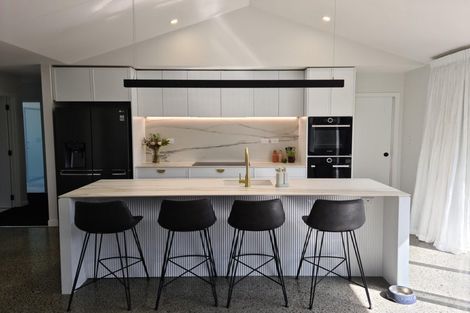 Photo of property in 73 Oak Road, Poraiti, Napier, 4112