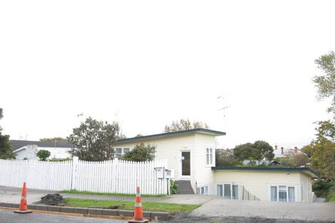 Photo of property in 25 Glenfern Road, Mellons Bay, Auckland, 2014