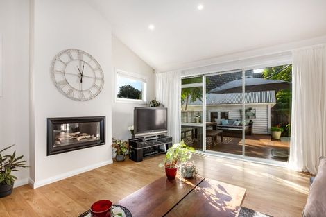 Photo of property in 18 Colin Grove, Hutt Central, Lower Hutt, 5010