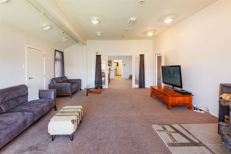 Photo of property in 21 Ongo Road, Hunterville, 4730