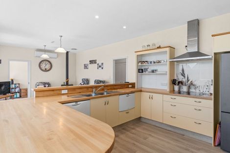 Photo of property in 6 Daffodil Grove, Carterton, 5713