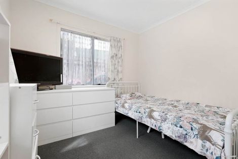Photo of property in 34 Cedar Heights Avenue, Massey, Auckland, 0614