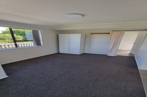 Photo of property in 2/29 Cheltenham Terrace, Newlands, Wellington, 6037