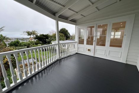 Photo of property in 82 Calliope Road, Stanley Point, Auckland, 0624