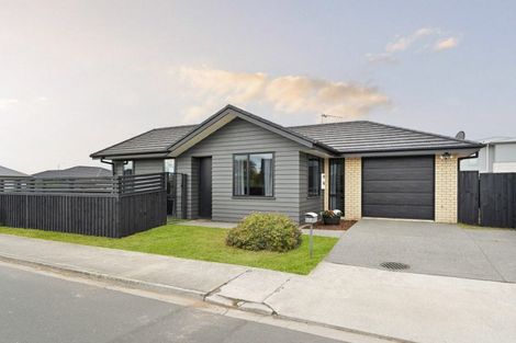 Photo of property in 18 Faber Place, Rototuna North, Hamilton, 3210