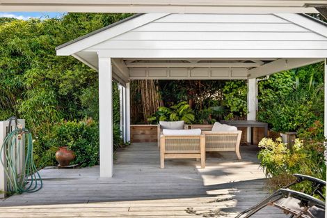 Photo of property in 8 Robertson Street, Russell, 0202