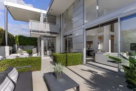 Photo of property in 11 Icarus Place, Half Moon Bay, Auckland, 2012