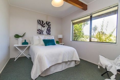 Photo of property in 33 James Cook Drive, Whitby, Porirua, 5024