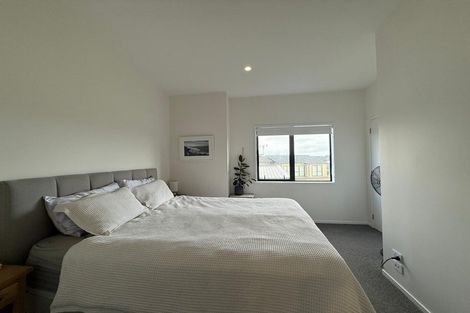 Photo of property in 22 Koiora Road, Clarks Beach, 2122