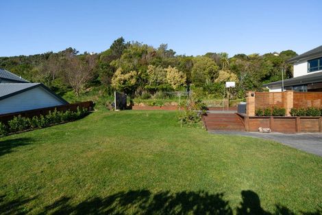 Photo of property in 115 Woodman Drive, Tawa, Wellington, 5028