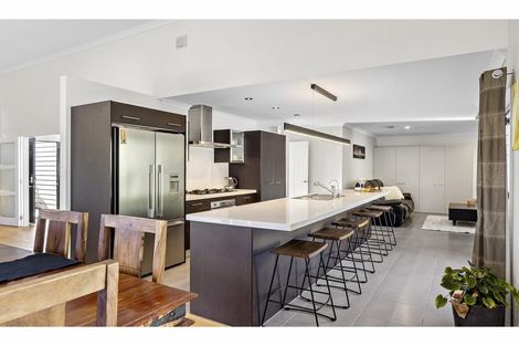 Photo of property in 14 Witton Place, Schnapper Rock, Auckland, 0632