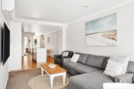 Photo of property in Algarve Apartments, 213/332 Maunganui Road, Mount Maunganui, 3116