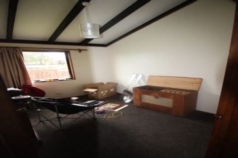 Photo of property in 6 Adams Place, Kelvin Grove, Palmerston North, 4414