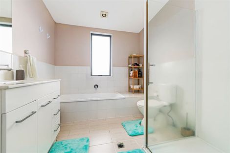 Photo of property in 28/3 Hulme Place, Henderson, Auckland, 0612