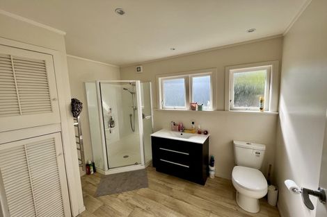 Photo of property in 65 Laingholm Drive, Laingholm, Auckland, 0604