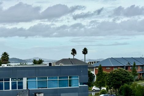 Photo of property in Bella Vista, 2d/84 Gunner Drive, Te Atatu Peninsula, Auckland, 0610