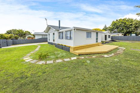 Photo of property in 3 Sandrine Avenue, Clover Park, Auckland, 2019