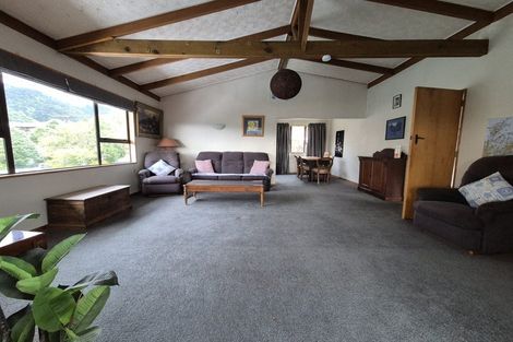 Photo of property in 73 Devon Street, Picton, 7220