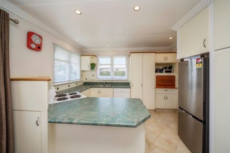 Photo of property in 27 Galt Street, Hawera, 4610