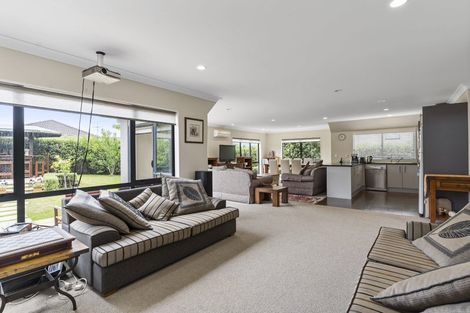 Photo of property in 28 Ina Ville Drive, Pukekohe, 2120