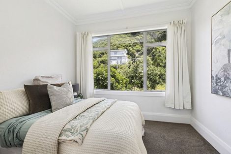 Photo of property in 24 Hungerford Road, Lyall Bay, Wellington, 6022