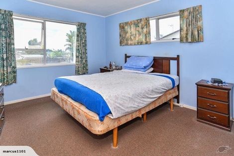 Photo of property in 15 Bundena Place, Clendon Park, Auckland, 2103