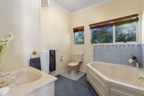 Photo of property in 96 Opanuku Road, Henderson Valley, Auckland, 0612