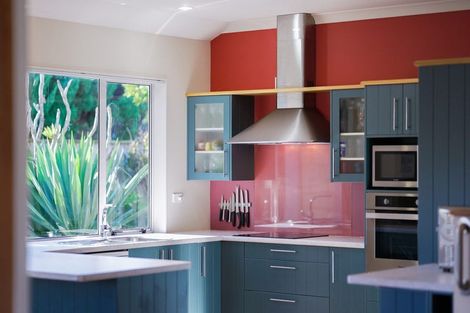 Photo of property in 43 Quadrant Heights, Paraparaumu, 5032